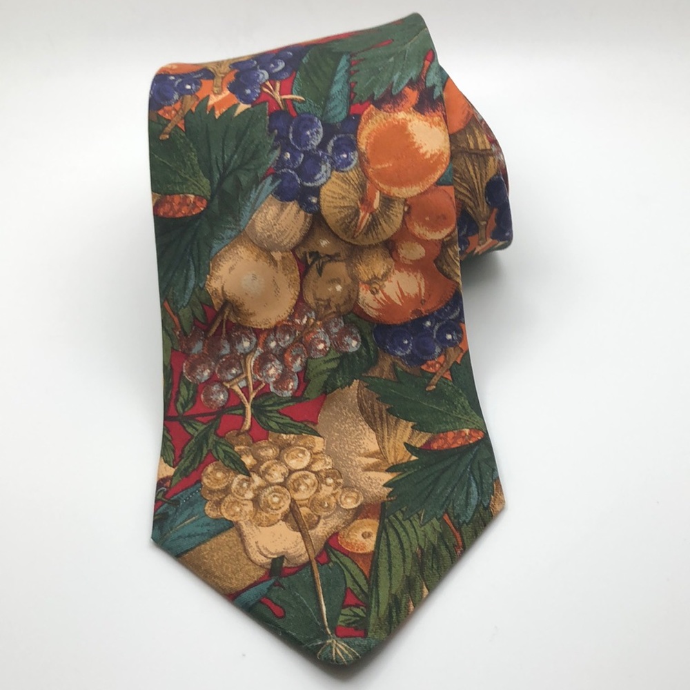 Brooks Brothers Hand made in USA Silk Tie. Very appealing harvest pattern. Fall